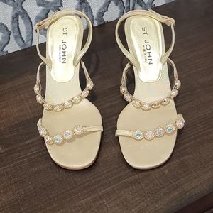 St. JOHN Gold Kitten pump with bling